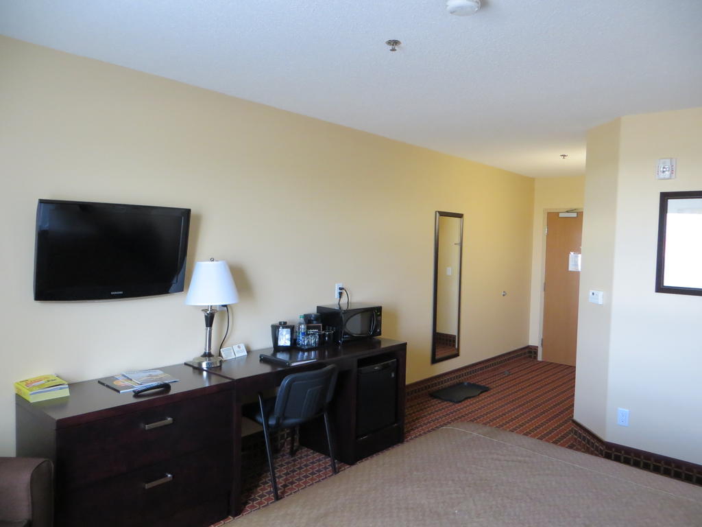 Poplar Tree Inn Stoughton Room photo