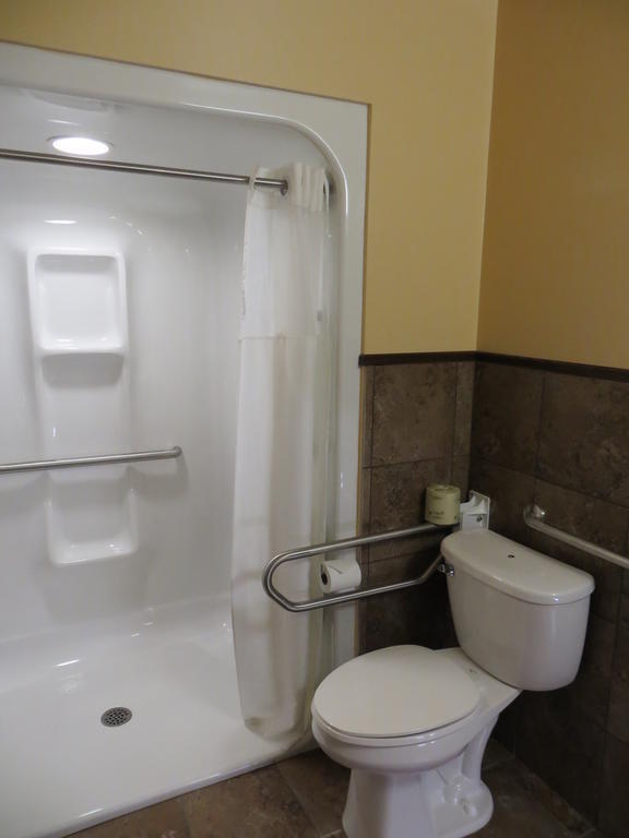 Poplar Tree Inn Stoughton Room photo