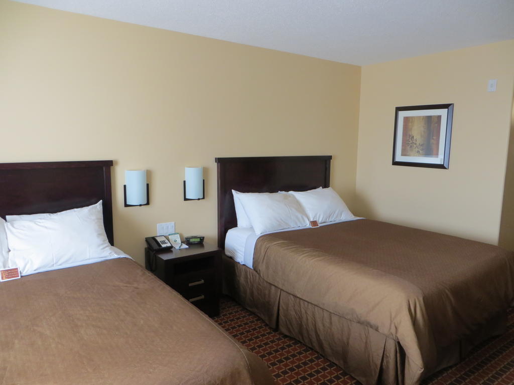 Poplar Tree Inn Stoughton Room photo