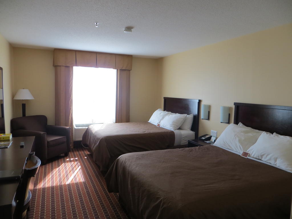 Poplar Tree Inn Stoughton Room photo