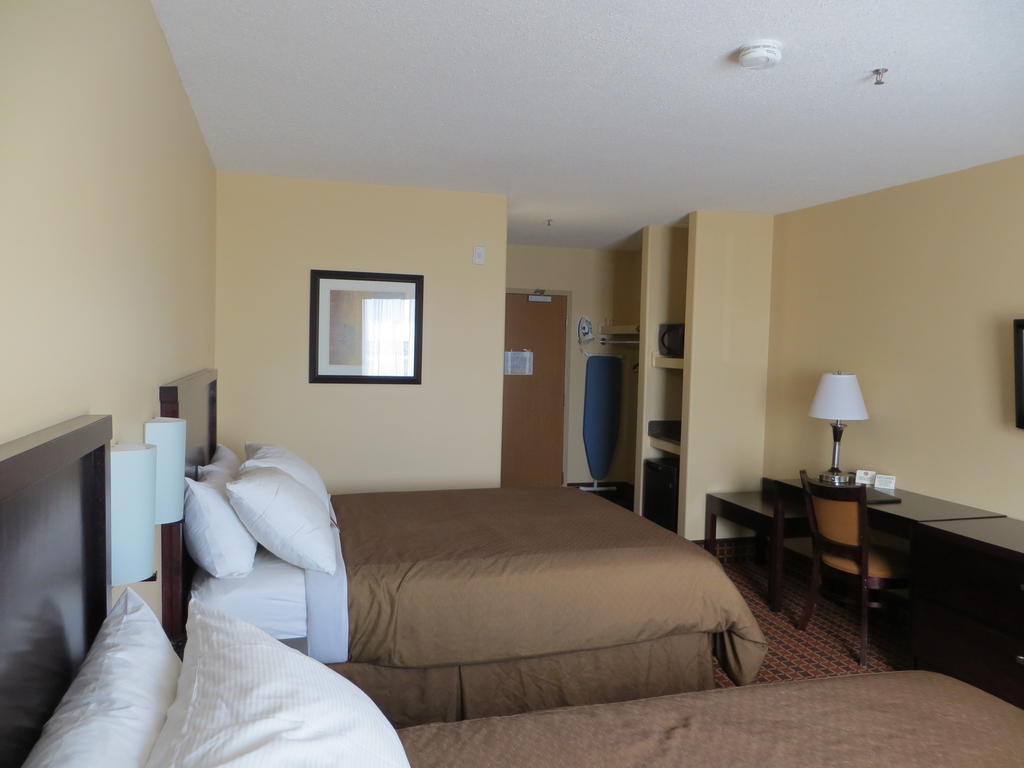 Poplar Tree Inn Stoughton Room photo